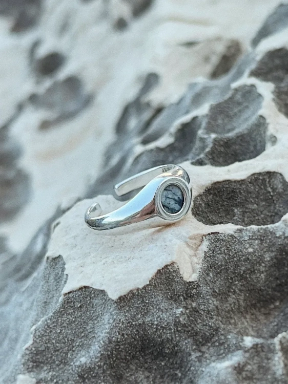 Unique women’s jewelry – silver signet ring with Picasso dolomite.