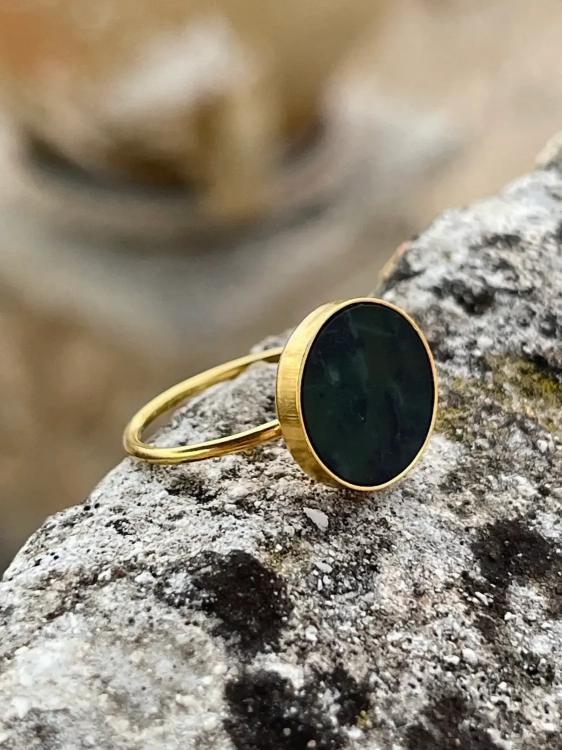 Gold-plated ring with Polish nephrite jade, close-up detail