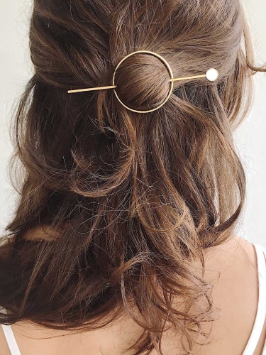 Elegant gold hair accessory with natural white opal