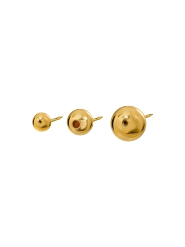 Gold-plated sphere brooch set with Baltic amber inlay