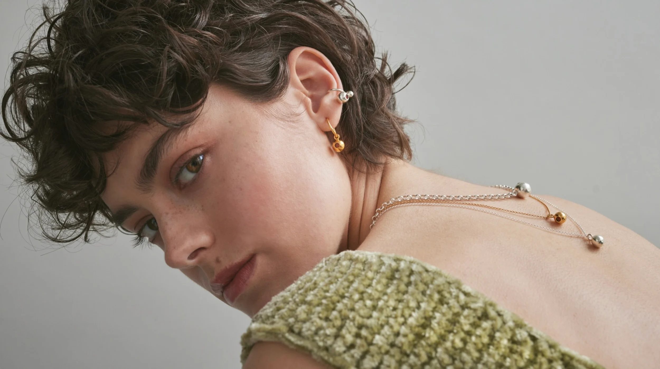 Spheres jewellery with baltic amber